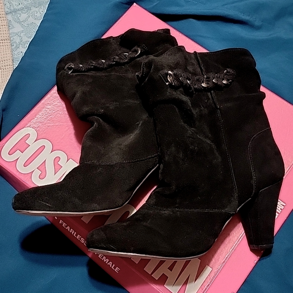 Ladies Cosmopolitan 9M,Black Suede boots NEW Never worn